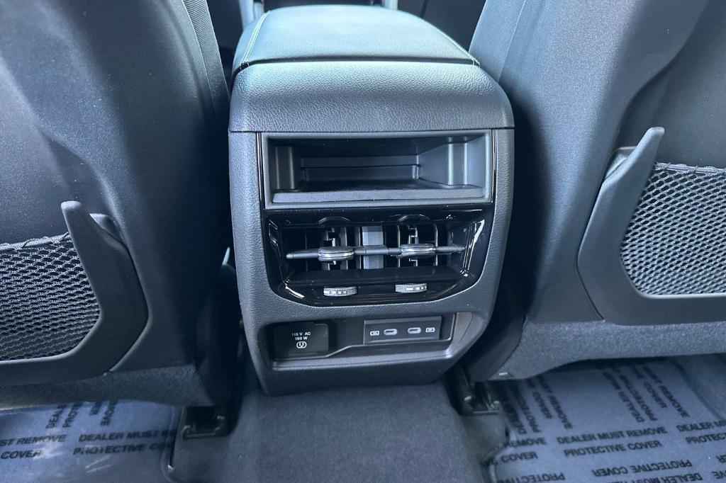 new 2026 Jeep Grand Cherokee car, priced at $39,870