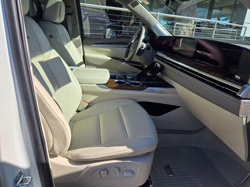 used 2025 Cadillac Escalade ESV car, priced at $112,995