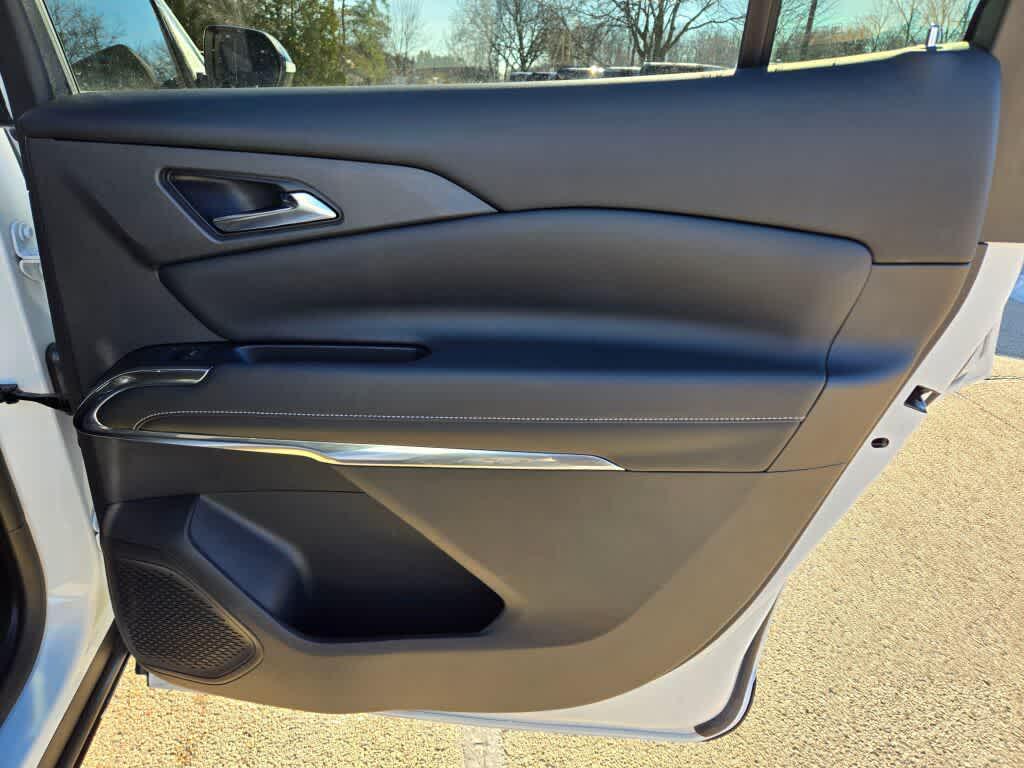 used 2024 Chevrolet Traverse car, priced at $35,995