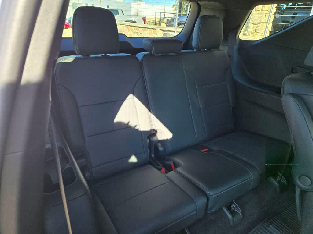 used 2024 Chevrolet Traverse car, priced at $35,995