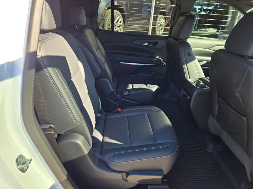 used 2024 Chevrolet Traverse car, priced at $35,995