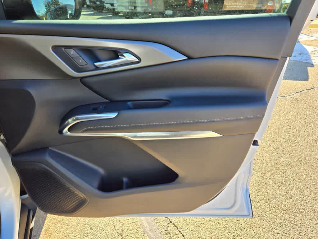 used 2024 Chevrolet Traverse car, priced at $35,995