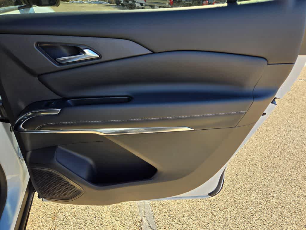 used 2024 Chevrolet Traverse car, priced at $35,995