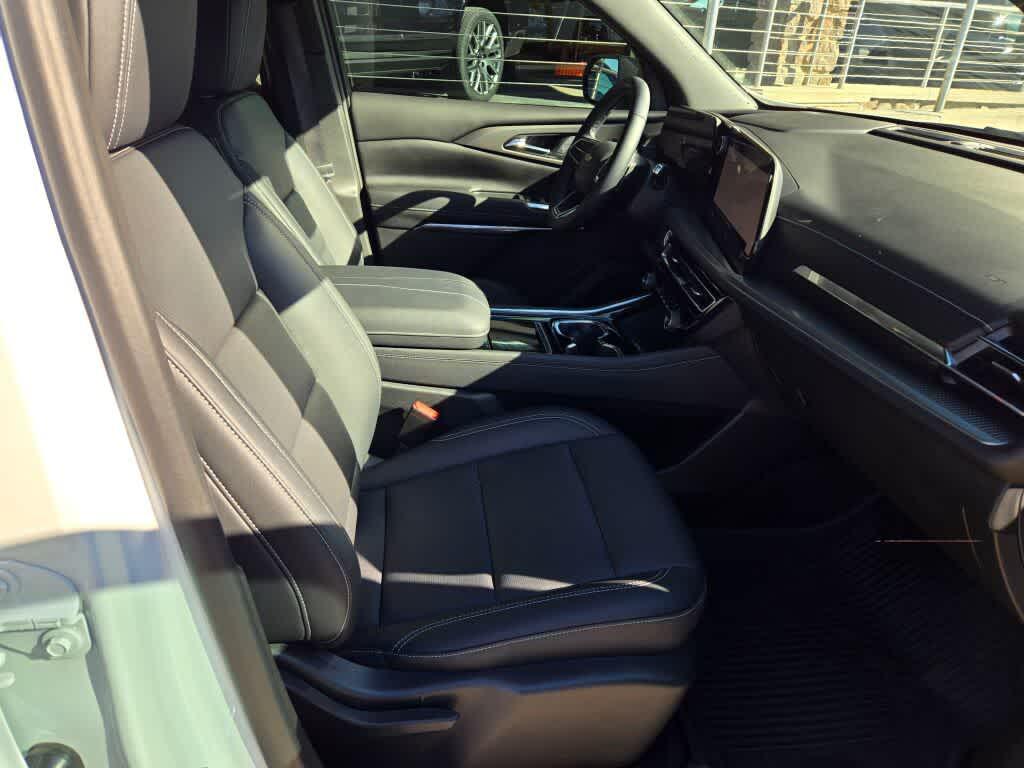 used 2024 Chevrolet Traverse car, priced at $35,995