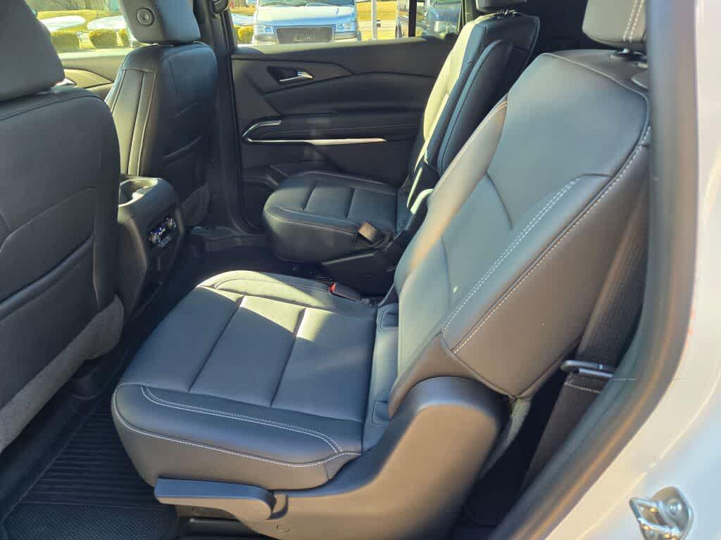 used 2024 Chevrolet Traverse car, priced at $35,995