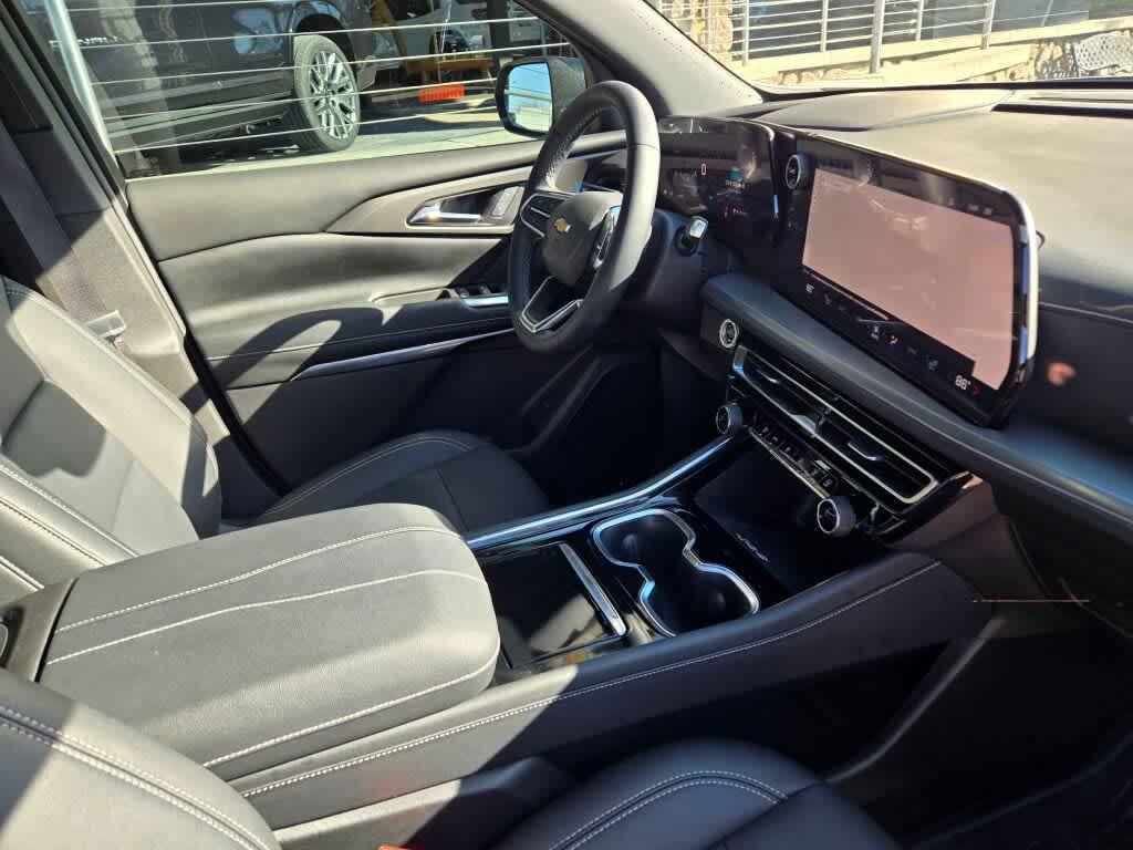 used 2024 Chevrolet Traverse car, priced at $35,995