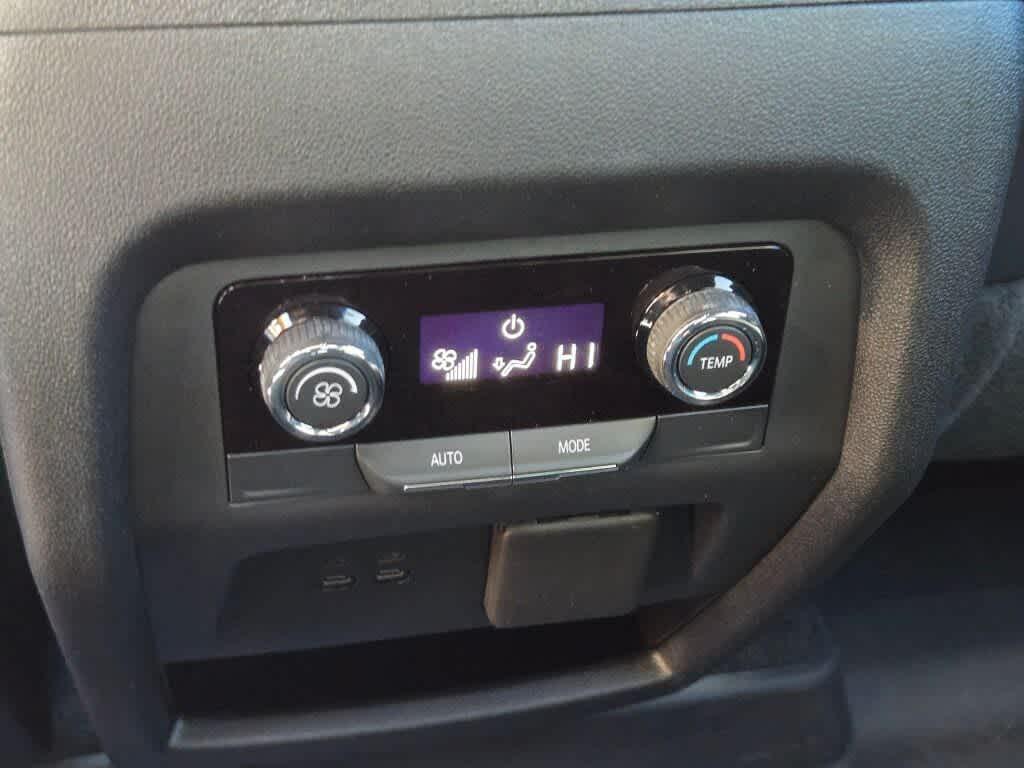 used 2024 Chevrolet Traverse car, priced at $35,995