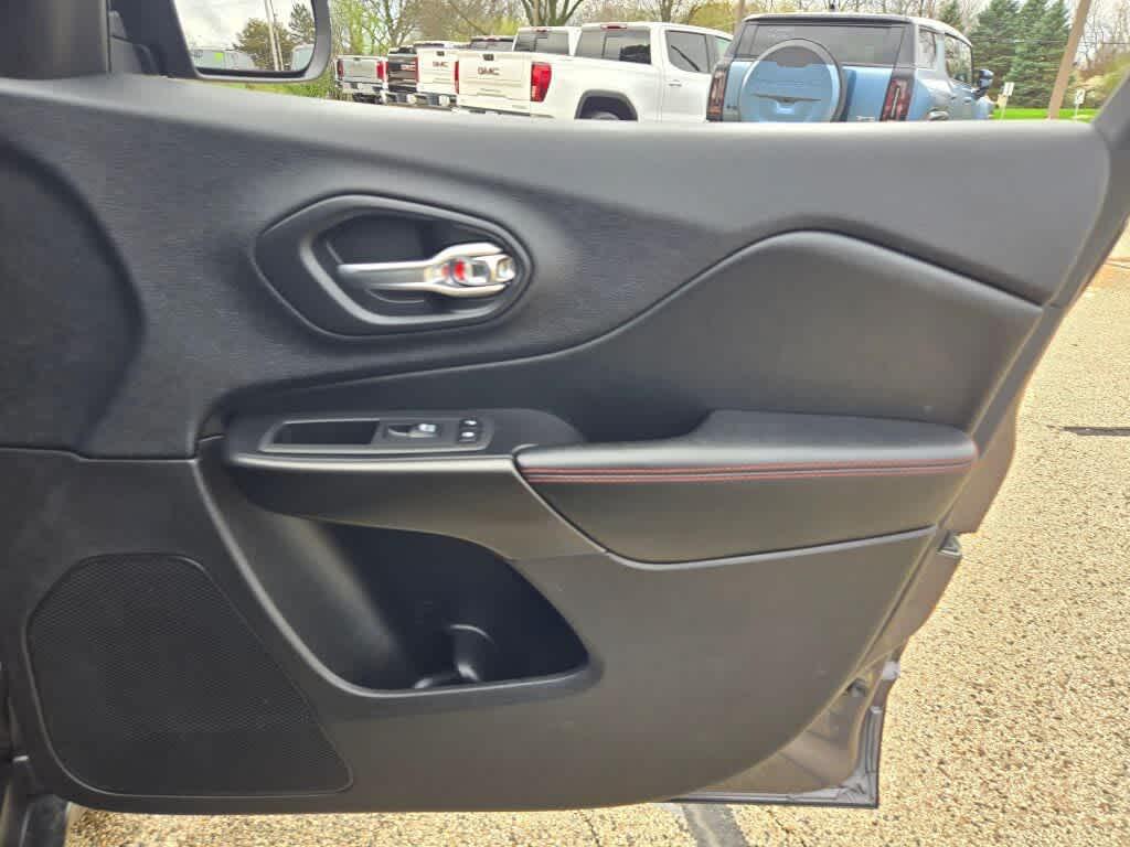 used 2020 Jeep Cherokee car, priced at $16,995