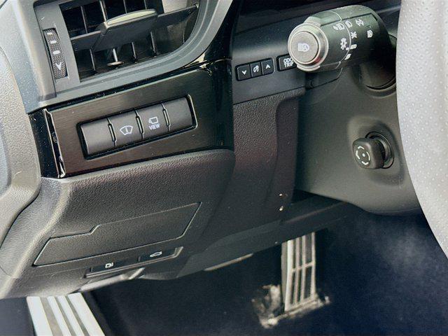 used 2023 Lexus ES 350 car, priced at $33,600