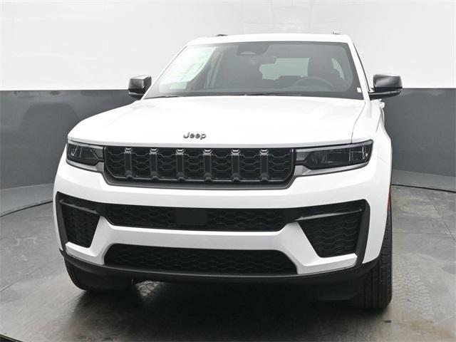 new 2026 Jeep Grand Cherokee car, priced at $47,930