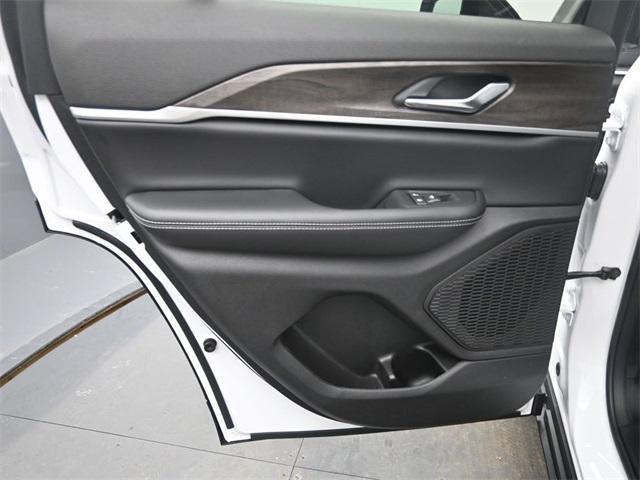 new 2026 Jeep Grand Cherokee car, priced at $47,930