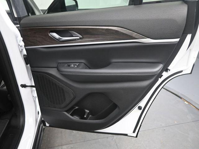 new 2026 Jeep Grand Cherokee car, priced at $40,366