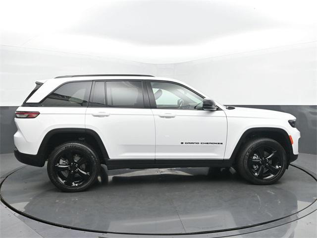new 2025 Jeep Grand Cherokee car, priced at $45,008