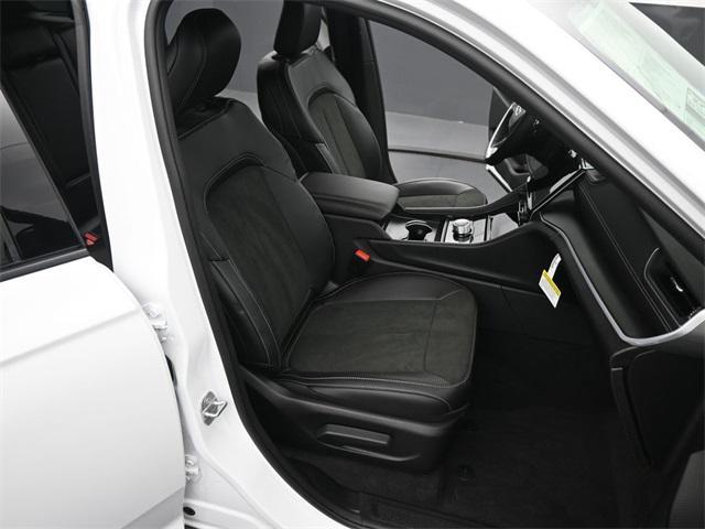 new 2025 Jeep Grand Cherokee car, priced at $45,008