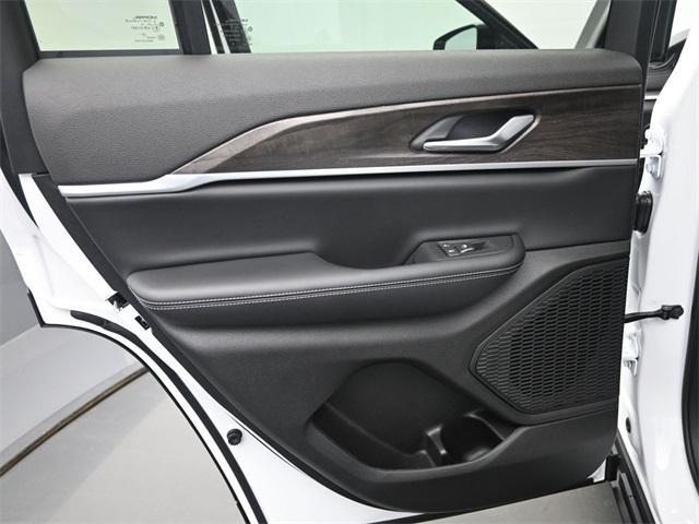 new 2026 Jeep Grand Cherokee car, priced at $47,930