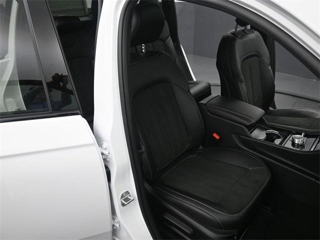 new 2026 Jeep Grand Cherokee car, priced at $47,930