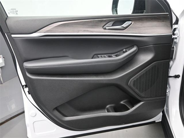 new 2026 Jeep Grand Cherokee car, priced at $47,930