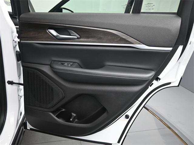 new 2026 Jeep Grand Cherokee car, priced at $47,930