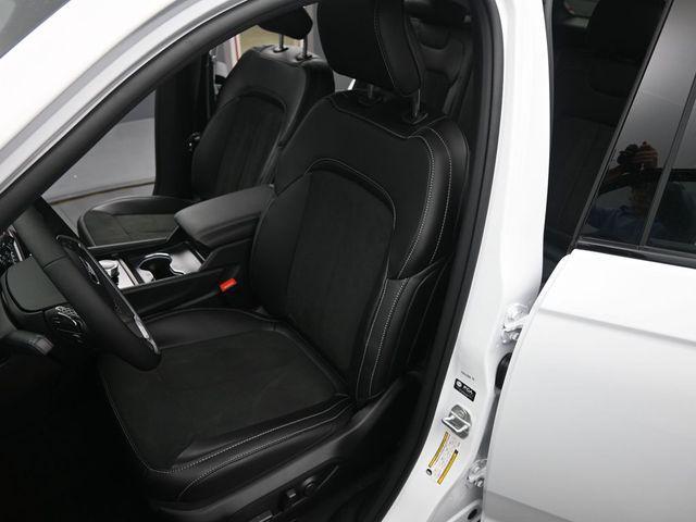 new 2026 Jeep Grand Cherokee car, priced at $47,930