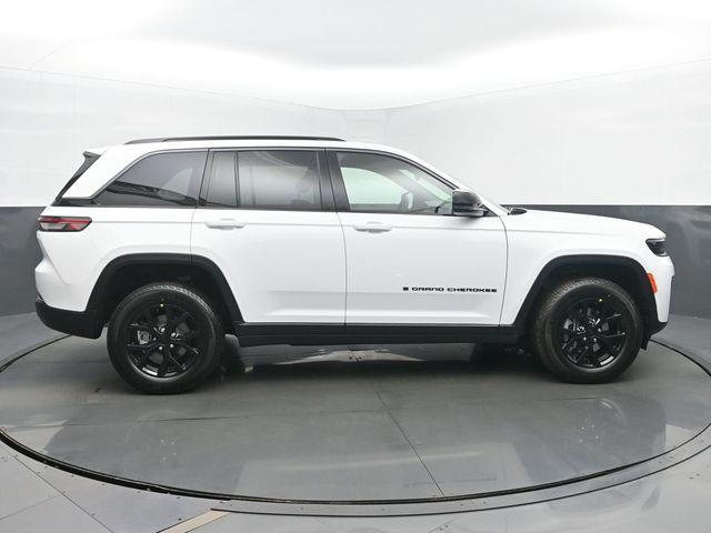 new 2026 Jeep Grand Cherokee car, priced at $47,930