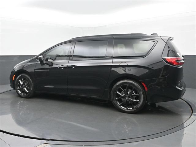new 2025 Chrysler Pacifica car, priced at $52,126