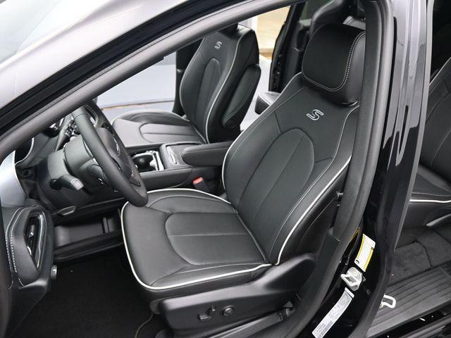 new 2025 Chrysler Pacifica car, priced at $52,126