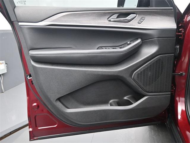 new 2025 Jeep Grand Cherokee car, priced at $48,366