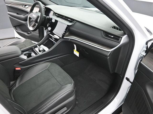 new 2026 Jeep Grand Cherokee car, priced at $47,930