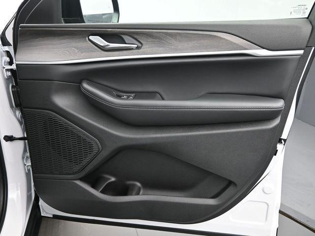 new 2026 Jeep Grand Cherokee car, priced at $47,930