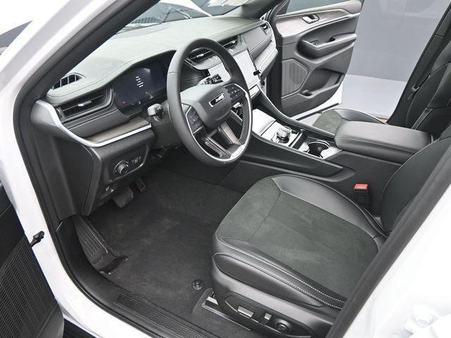 new 2026 Jeep Grand Cherokee car, priced at $47,930