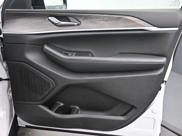 new 2026 Jeep Grand Cherokee car, priced at $47,930