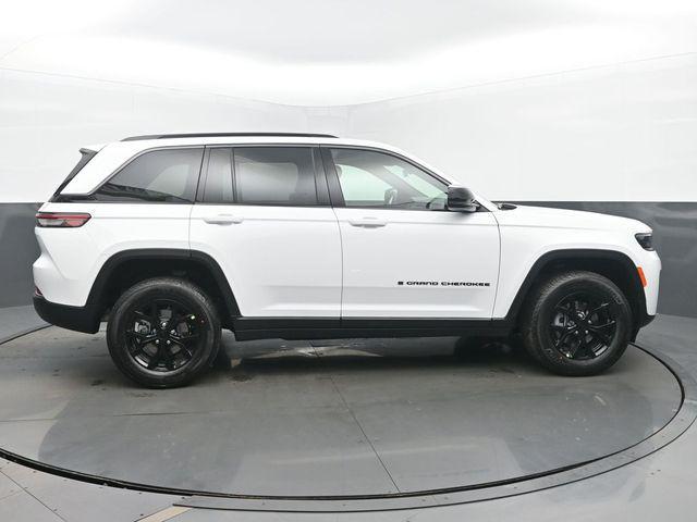 new 2026 Jeep Grand Cherokee car, priced at $47,930
