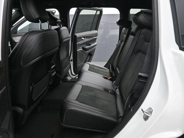 new 2026 Jeep Grand Cherokee car, priced at $47,930