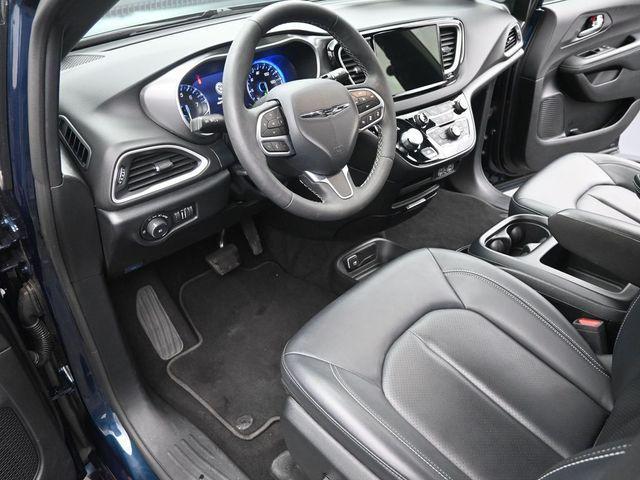 used 2025 Chrysler Pacifica car, priced at $32,127