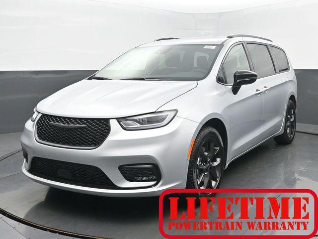 new 2026 Chrysler Pacifica car, priced at $46,988