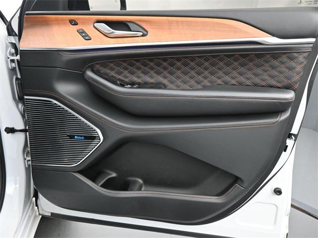 used 2023 Jeep Grand Cherokee car, priced at $34,114