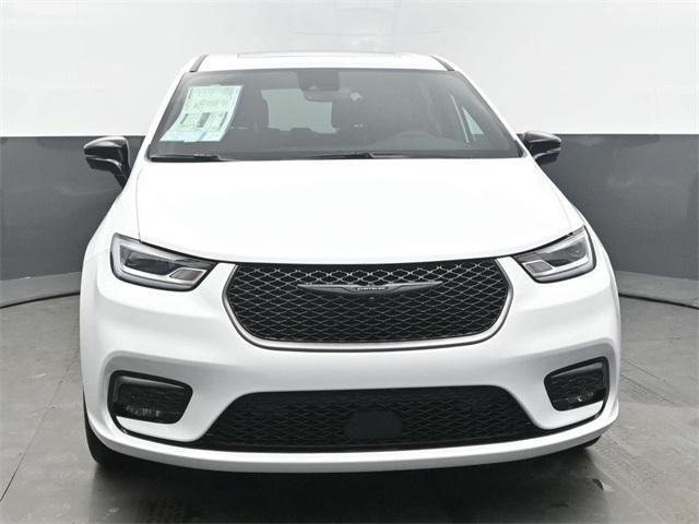 new 2026 Chrysler Pacifica car, priced at $48,912