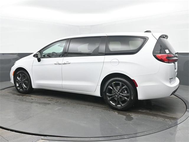 new 2026 Chrysler Pacifica car, priced at $48,912