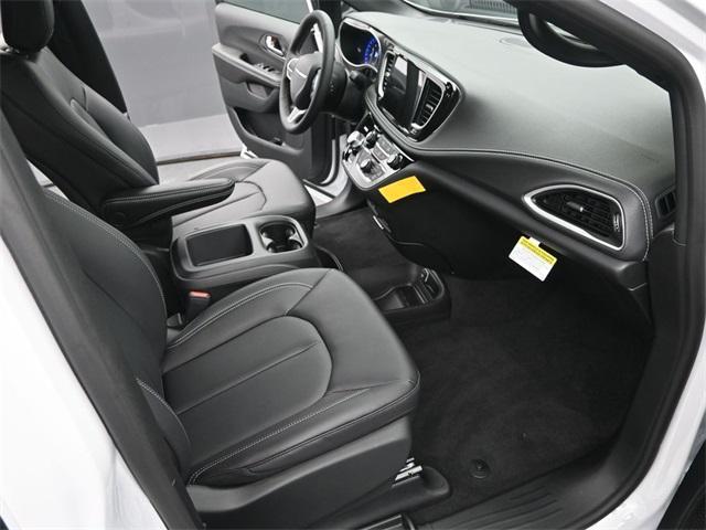 new 2026 Chrysler Pacifica car, priced at $48,912