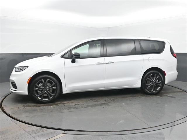new 2026 Chrysler Pacifica car, priced at $48,912