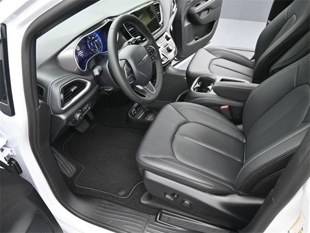 new 2025 Chrysler Pacifica car, priced at $52,023