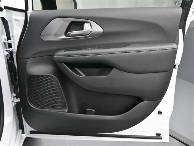 new 2025 Chrysler Pacifica car, priced at $52,023