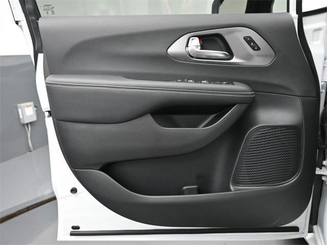 new 2025 Chrysler Pacifica car, priced at $52,023