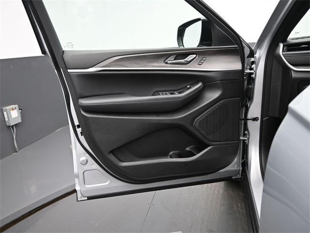 new 2025 Jeep Grand Cherokee L car, priced at $50,220