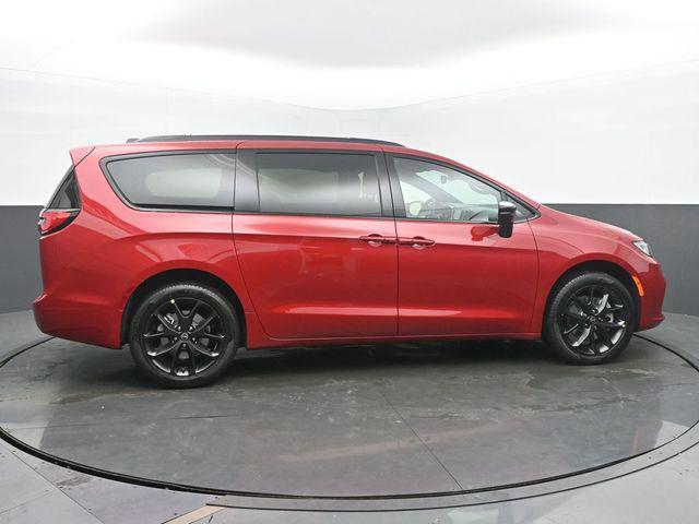new 2026 Chrysler Pacifica car, priced at $53,735