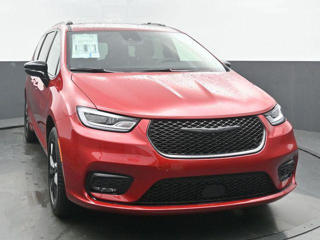 new 2026 Chrysler Pacifica car, priced at $53,735
