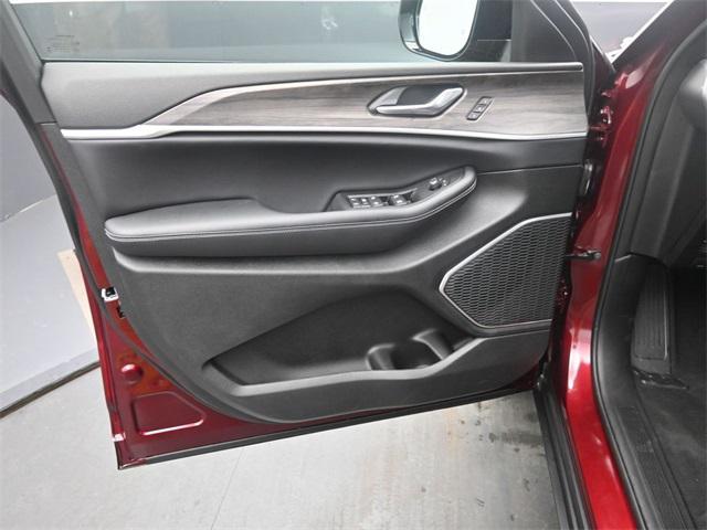 new 2026 Jeep Grand Cherokee car, priced at $49,985