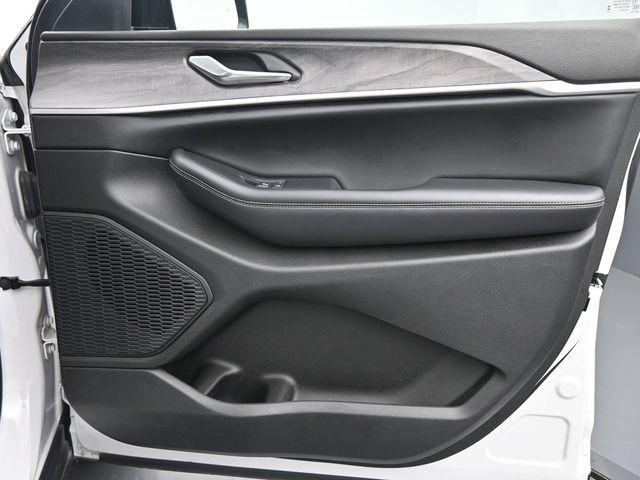 used 2023 Jeep Grand Cherokee car, priced at $25,494