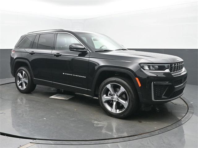 new 2026 Jeep Grand Cherokee car, priced at $47,985