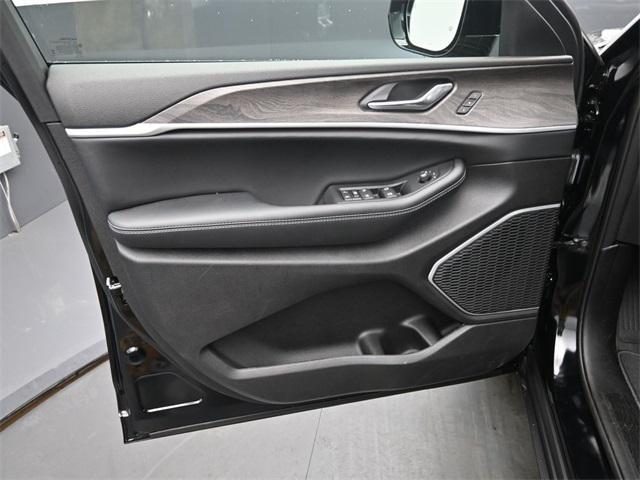 new 2026 Jeep Grand Cherokee car, priced at $47,985